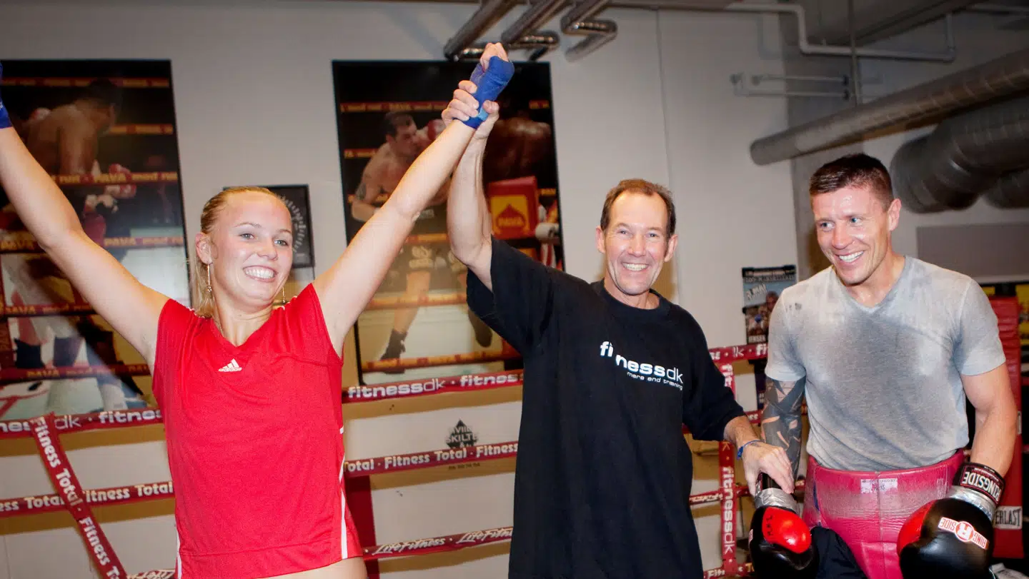 Tennisspilleren Caroline Wozniacki og bokseren Mads Larsen tog sig en showkamp i 2009.