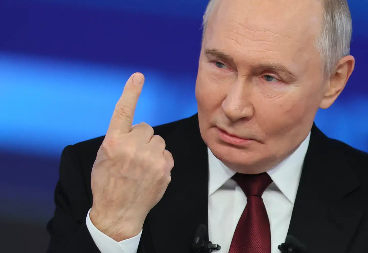 Putin virkede fra starten træt og uoplagt på sit årlige pressemøde. Han snublede konstant over ordene og skulle tit tænke sig om for at komme i tanke om for eksempel navnet på Zaporizjzja-regionen i Ukraine.