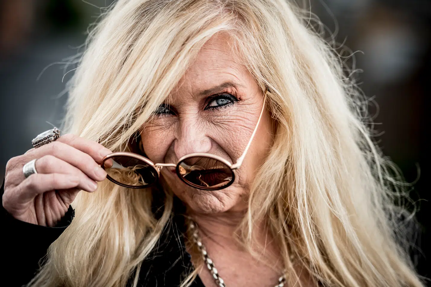 Sanne Salomonsen kører med klatten og udbetaler kæmpe løn - til sig selv.