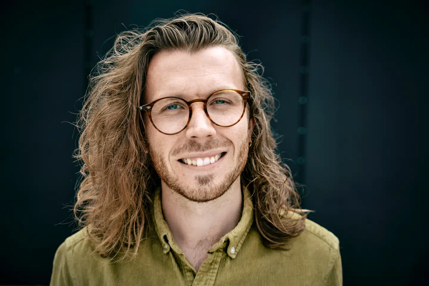 Noah Sturis (ALT). »Den digitale evolution er kun lige startet, og lovgivere overalt i verdenen vil altid halte bagefter udviklingen,« skriver Christina Olumeko, Jan Kristoffersen og Noah Sturis fra Alternativet.