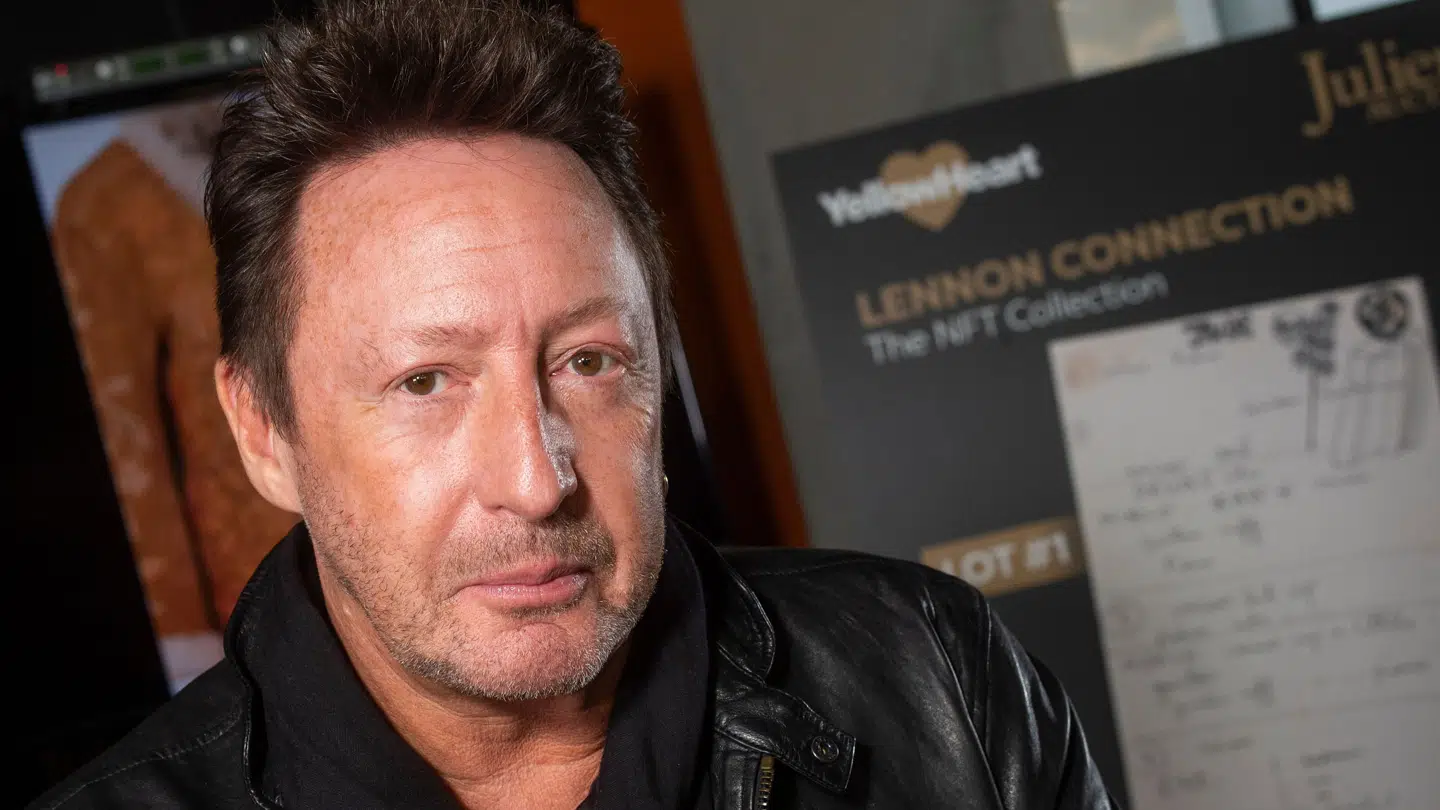 Julian Lennon venter stadig på svar biopsien.