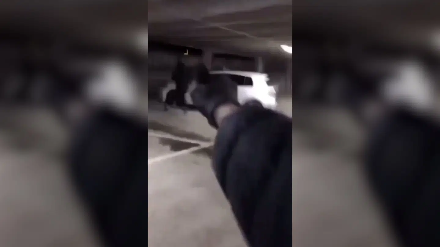 Gaboro blev torsdag aften skudt og dræbt i et parkeringshus i hjembyen Norrköping. Han er en ud af foreløbigt fire banderelaterede rappere, der er blevet dræbt i Sverige de seneste år.