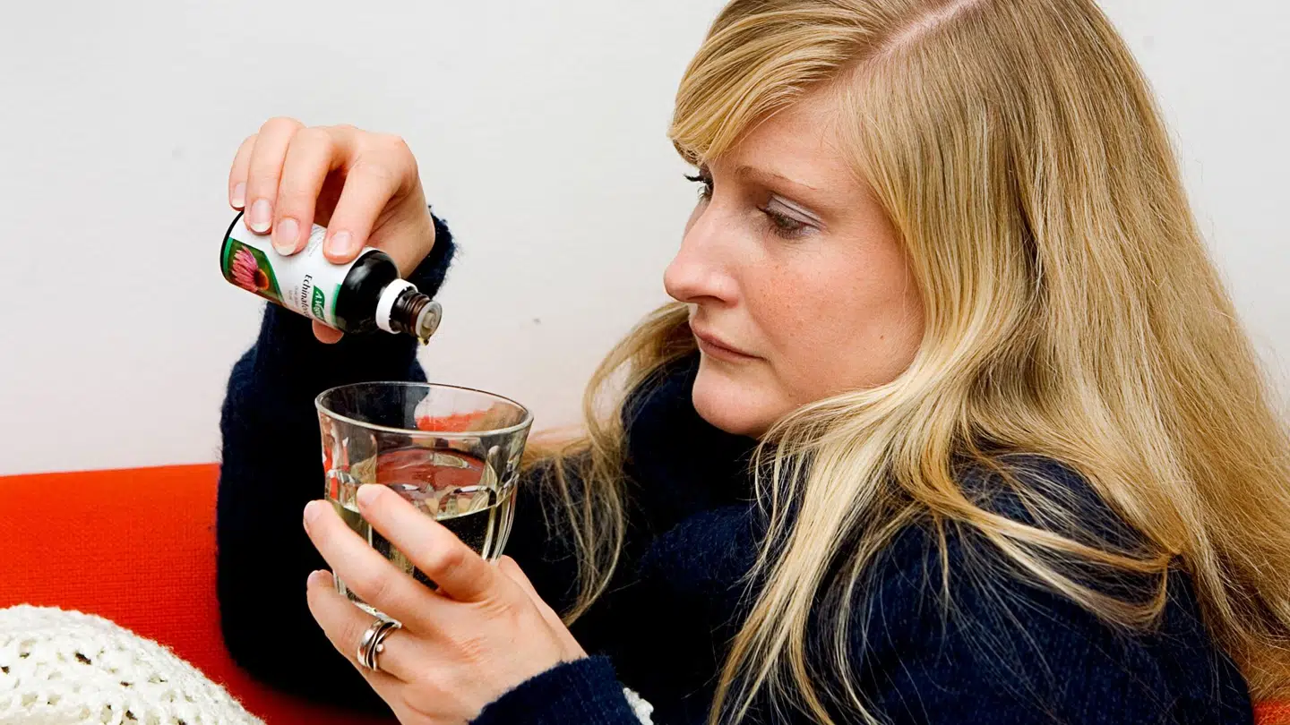 Mange danskere ligger syge. Men hvornår er man for syg til at tage til julefest med familien?