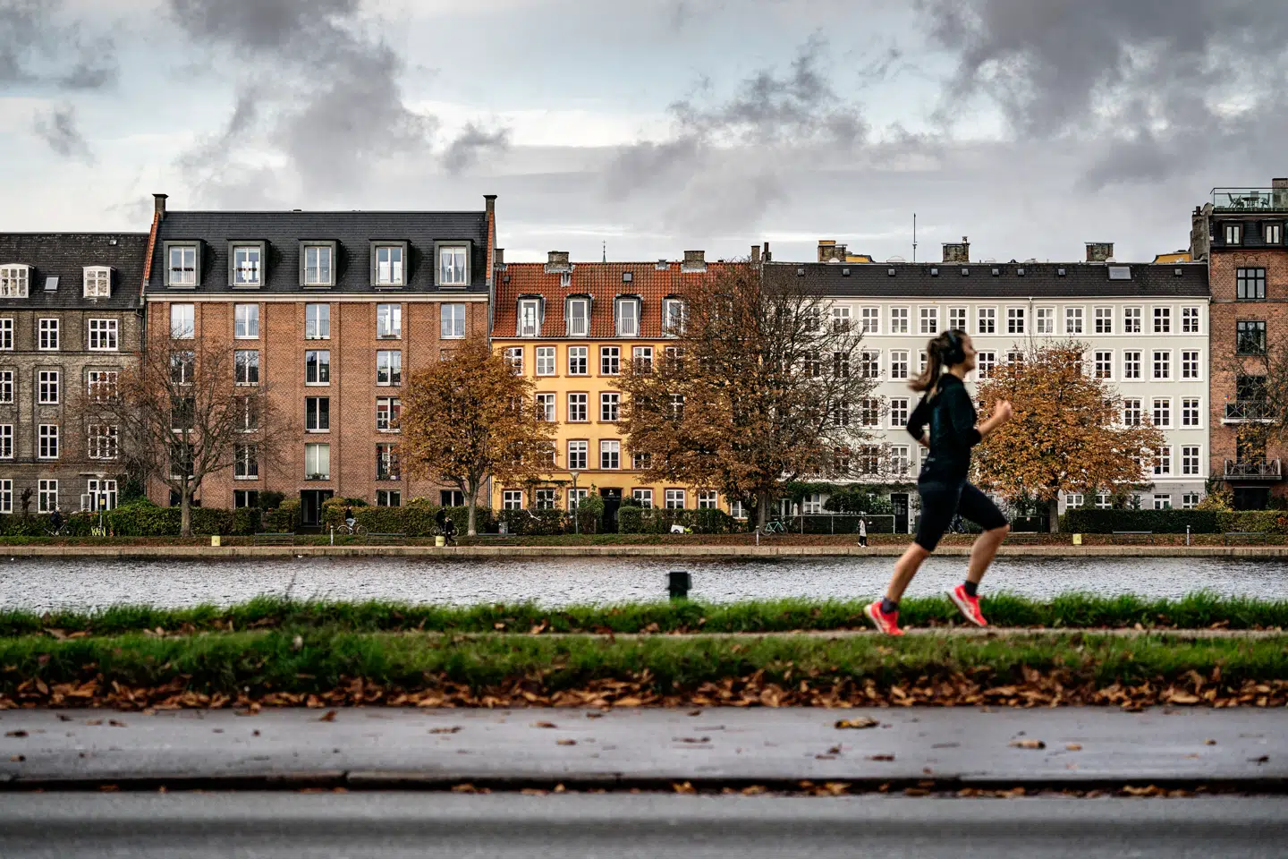 De københavnske lejligheder skiller sig ud fra resten af boligmarkedet med fuld fart på prisstigningerne. Spørgsmålet til fire erfarne boligøkonomer er, hvad der fremover kommer til at ske med boligpriserne?