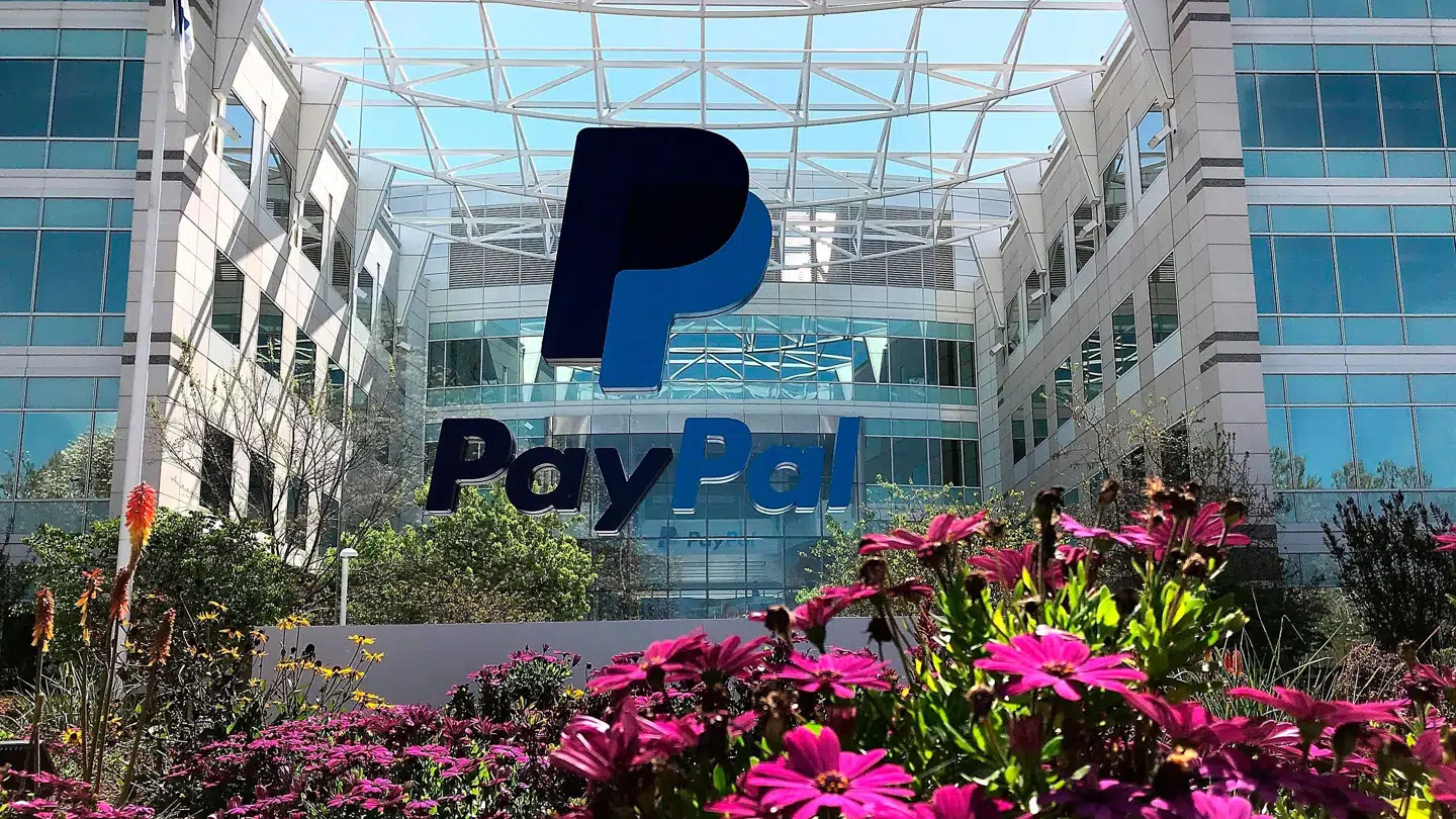 Svindlerne ringer fra danske og svenske numre og udgiver sig for at være fra PayPal.