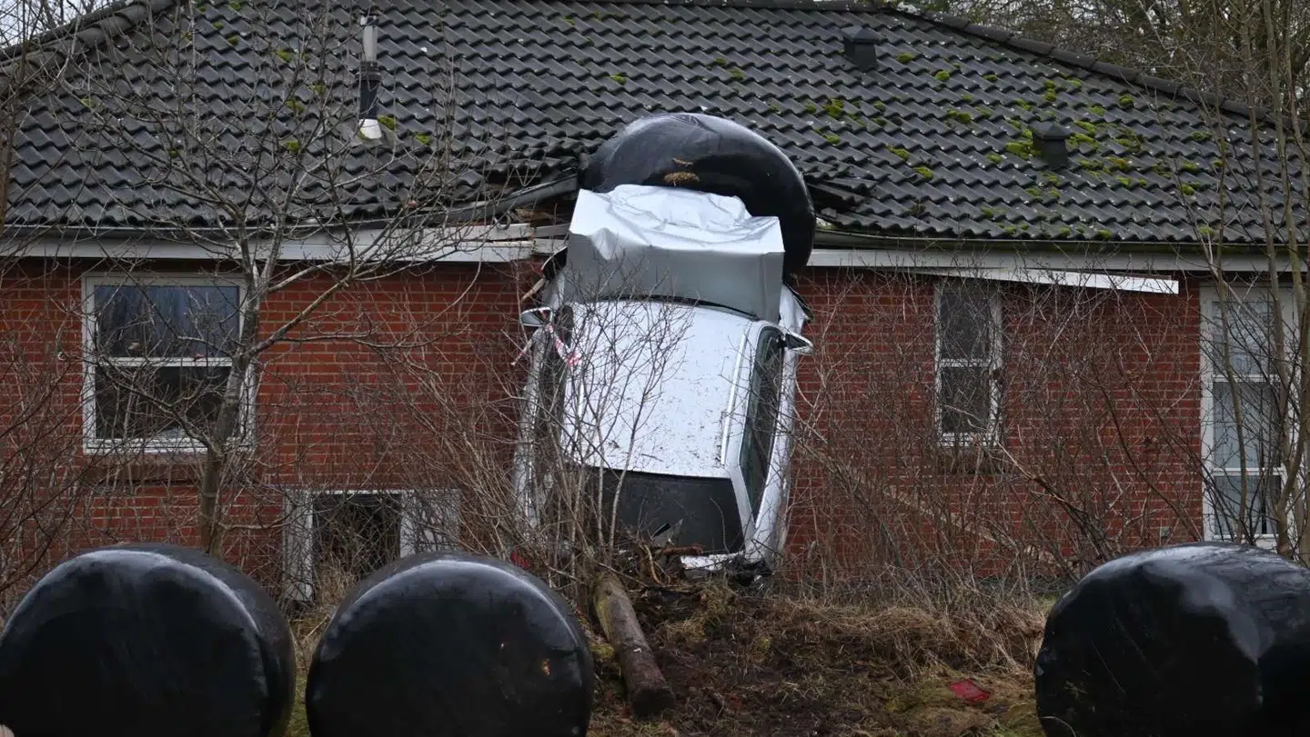 Der er stadig ikke blevet ryddet op efter uheldet.