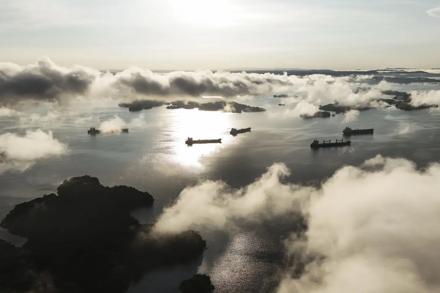 Fragtskibe venter på at passere Panamakanalen, som siden 1914 har sørget for en lettere vej fra Atlanterhavet til Stillehavet og omvendt. (Arkivfoto).