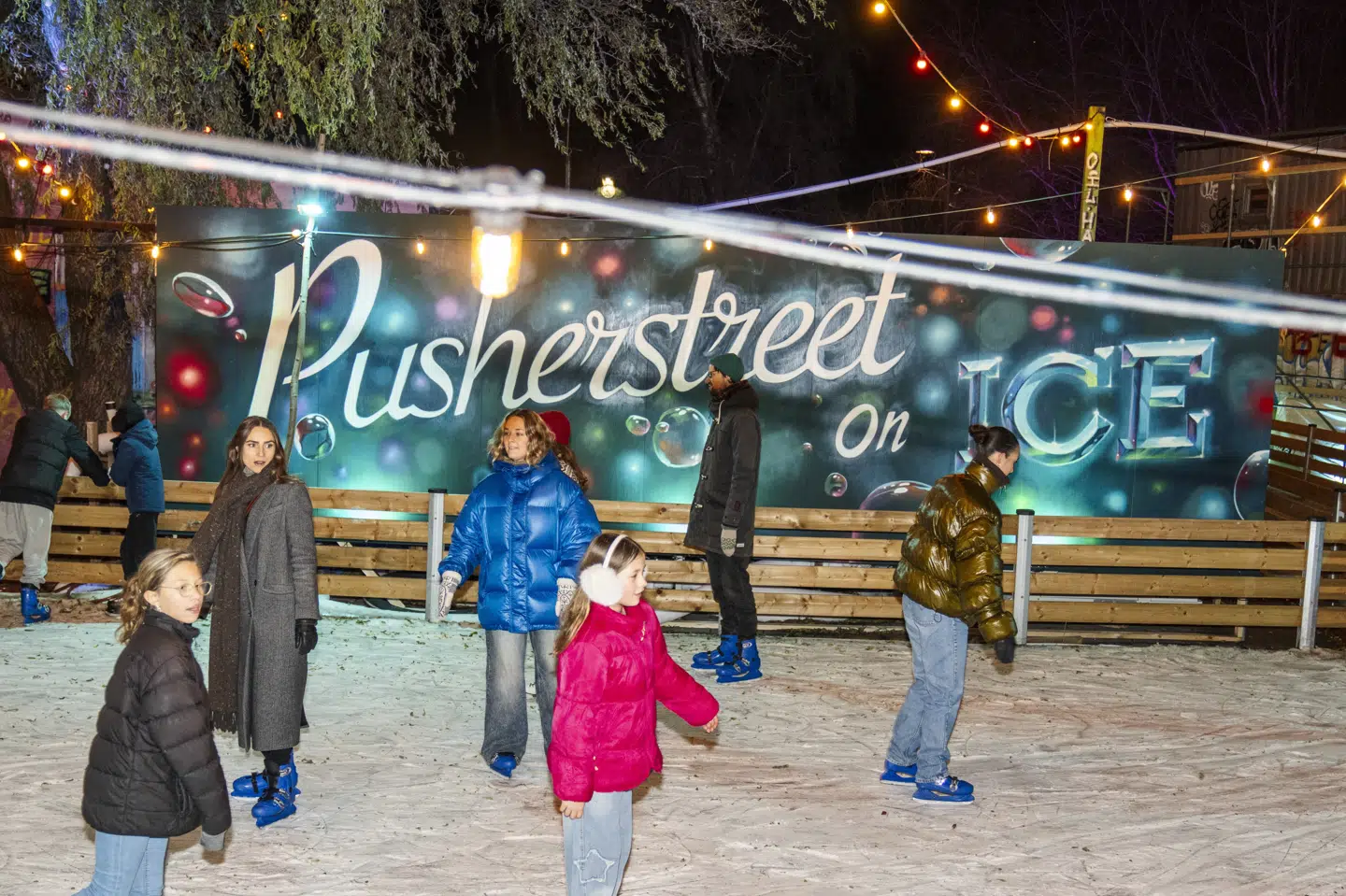 Det gamle område med hashboder i Christiania er i december blevet forvandlet til skøjtebane. En leder i politiet roser initiativet og håber, at der varigt etableres noget andet og varigt ved Pusher Street. (Arkivfoto)