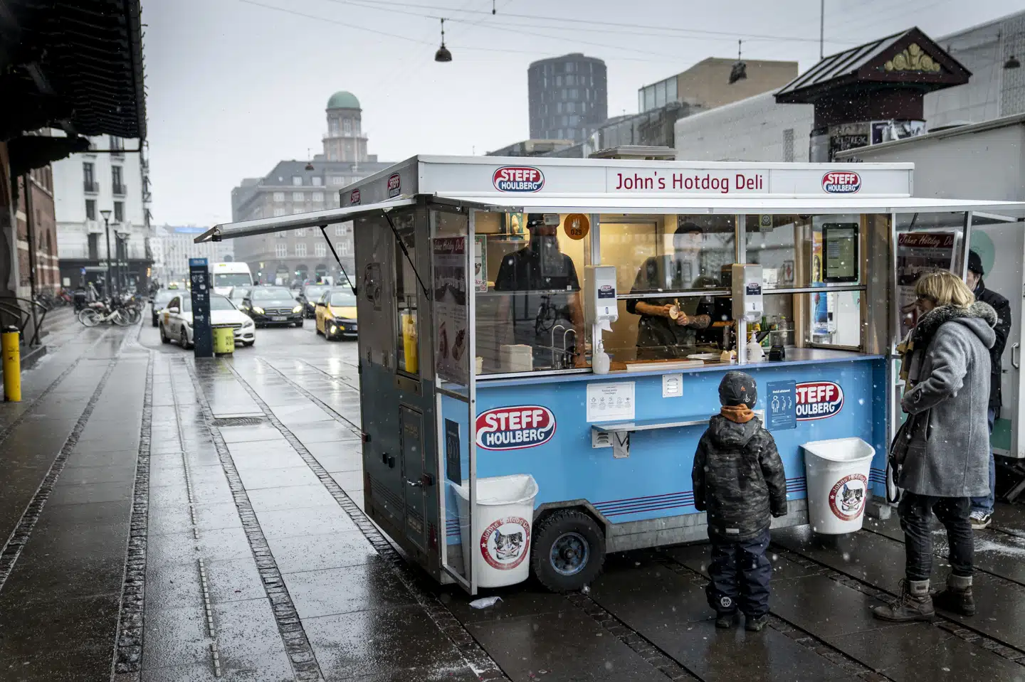 Pølsevogne er et godt bud på noget særligt dansk, som bør finde vej til Unescos liste over kulturarv, lyder det fra kulturminister Jakob Engel-Schmidt (M). (Arkivfoto).