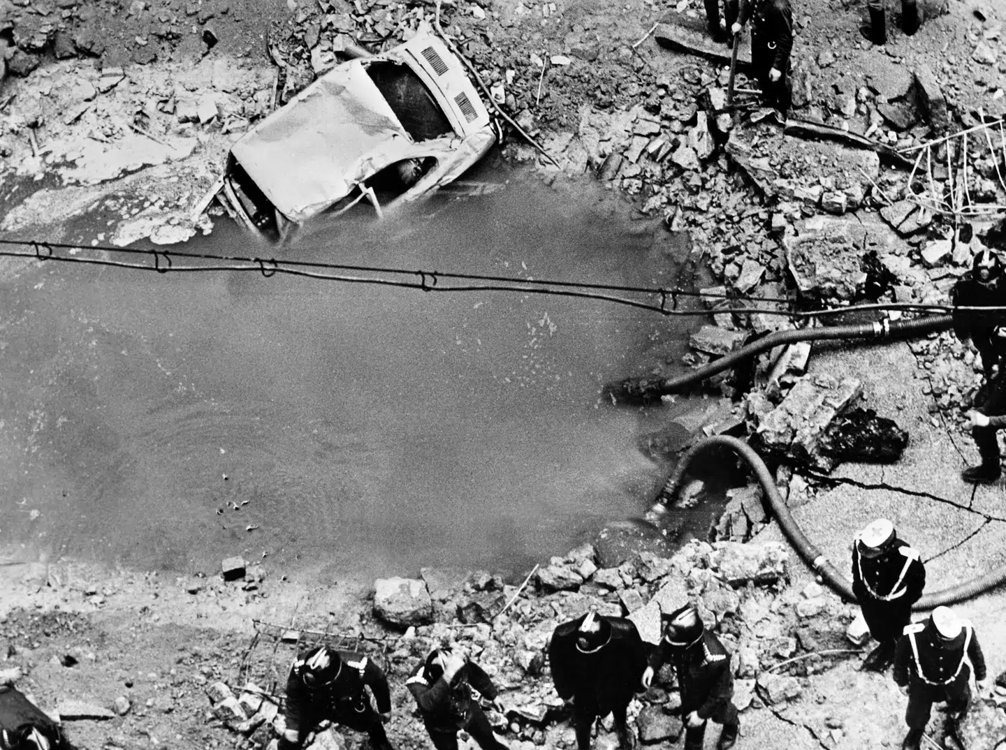 Calle Claudio Coello i det centrale Madrid lignede en krigszone, efter at 75 kilo dynamit havde dræbt admiral Luis Carrero Blanco og banet vejen for demokrati i Spanien. Måske.