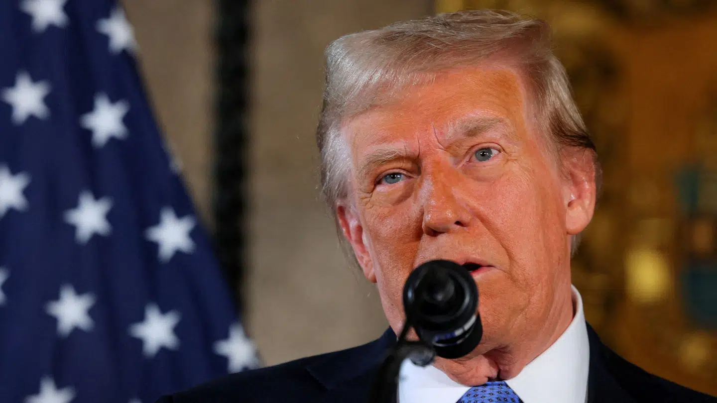 Allerede inden Donald Trump har sat sig i Det Hvide Hus, skyder han løs.