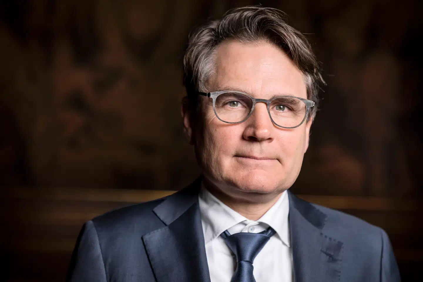 Brian Mikkelsen har altid haft en forestilling om, at der skulle mere til, før jyder meldte sig syge. Nye tal bekræfter hans fordom.