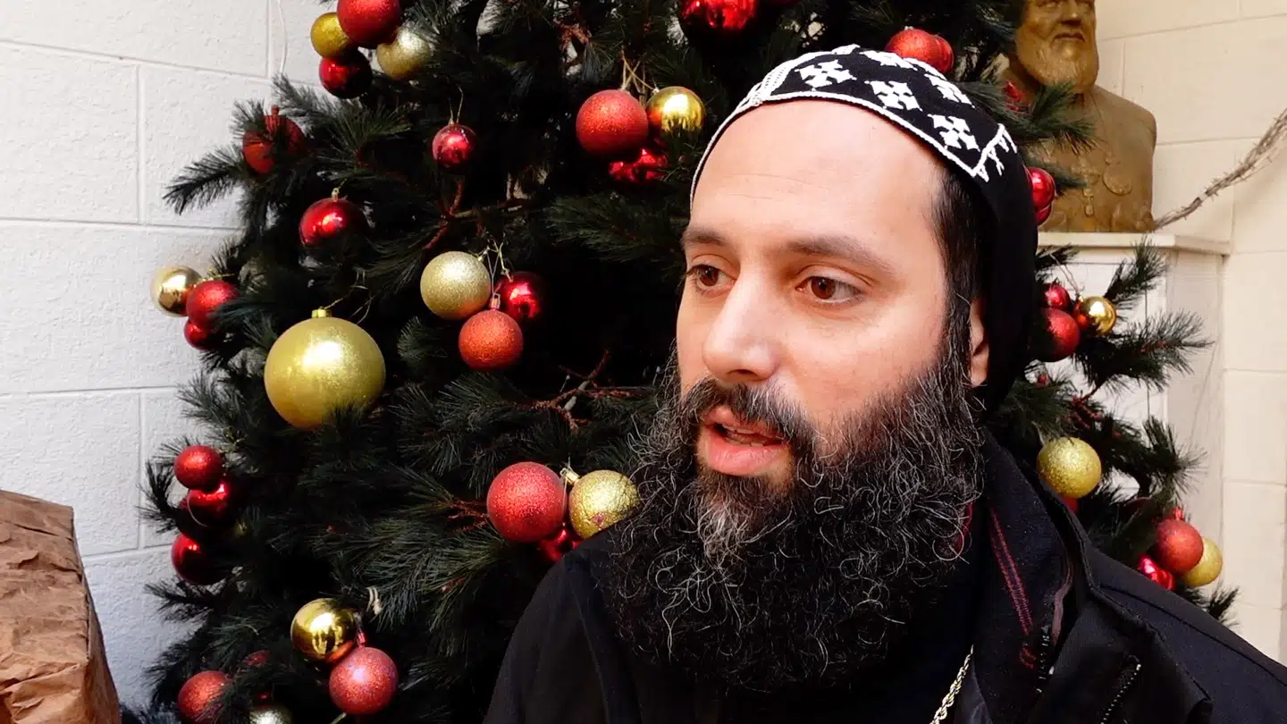 »Vi forsøger at forberede julen, som vi plejede at gøre.« Biskop John er overhoved for den syriakisk-ortodokse kirke i Damaskus, der er et af Syriens største kirkesamfund, Til manges overraskelse har Syriens nye islamistiske magthavere endnu ikke pålagt de kristne restriktioner.