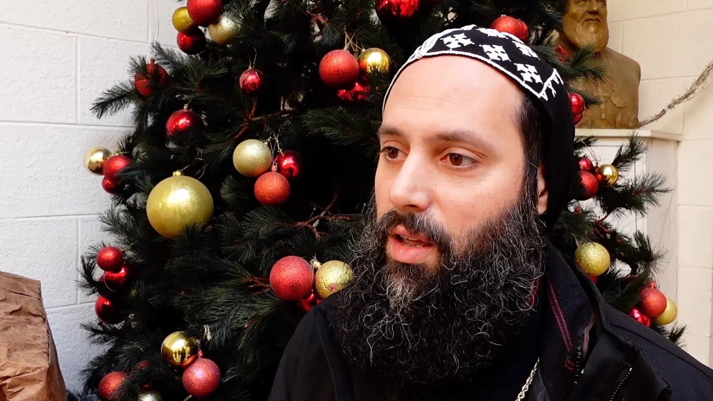 »Vi forsøger at forberede julen, som vi plejede at gøre.« Biskop John er overhoved for den syriakisk-ortodokse kirke i Damaskus, der er et af Syriens største kirkesamfund, Til manges overraskelse har Syriens nye islamistiske magthavere endnu ikke pålagt de kristne restriktioner.