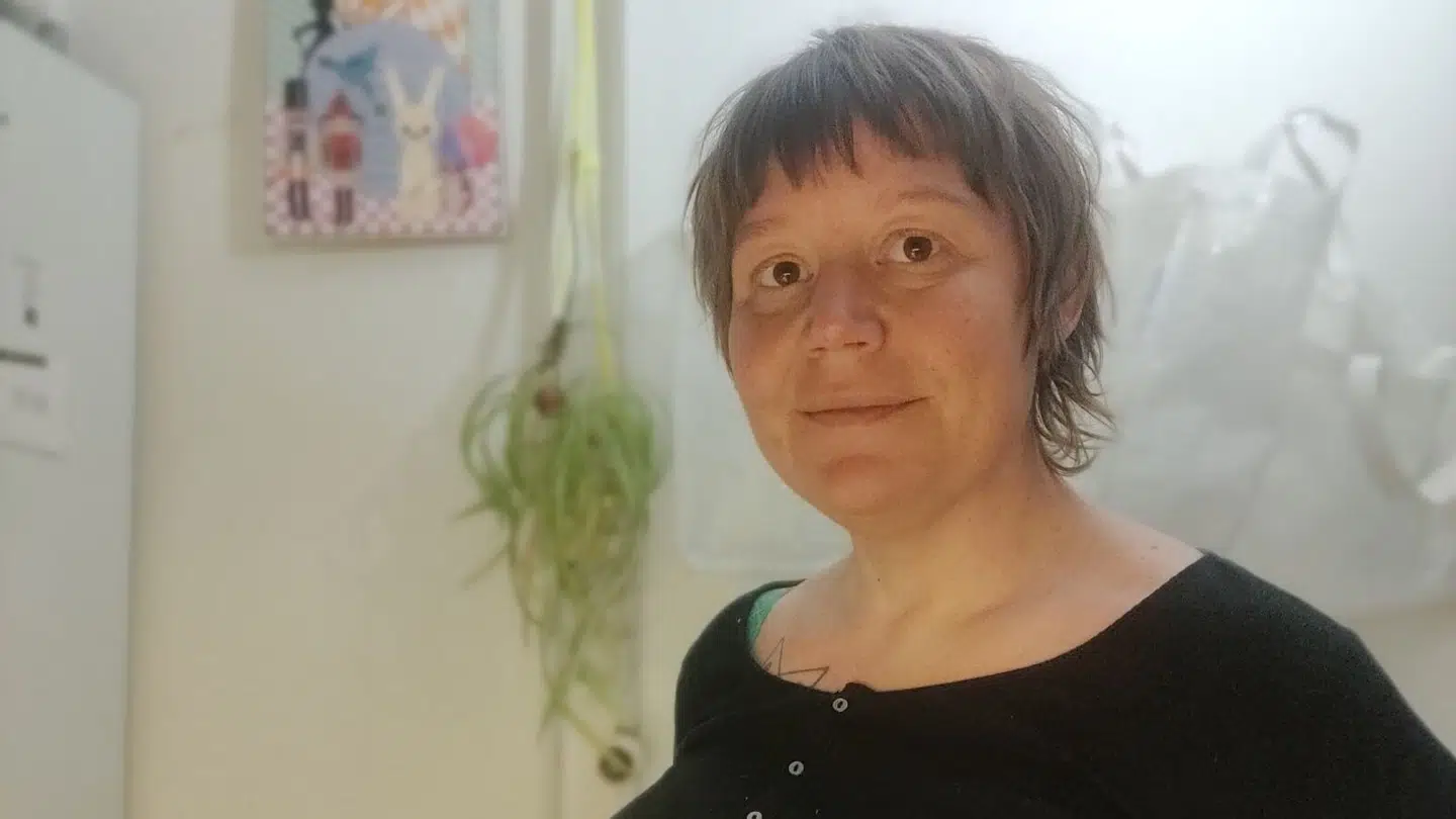 Theresa Olesen hylder den 14-årige dreng der reddede hunden Elmo.