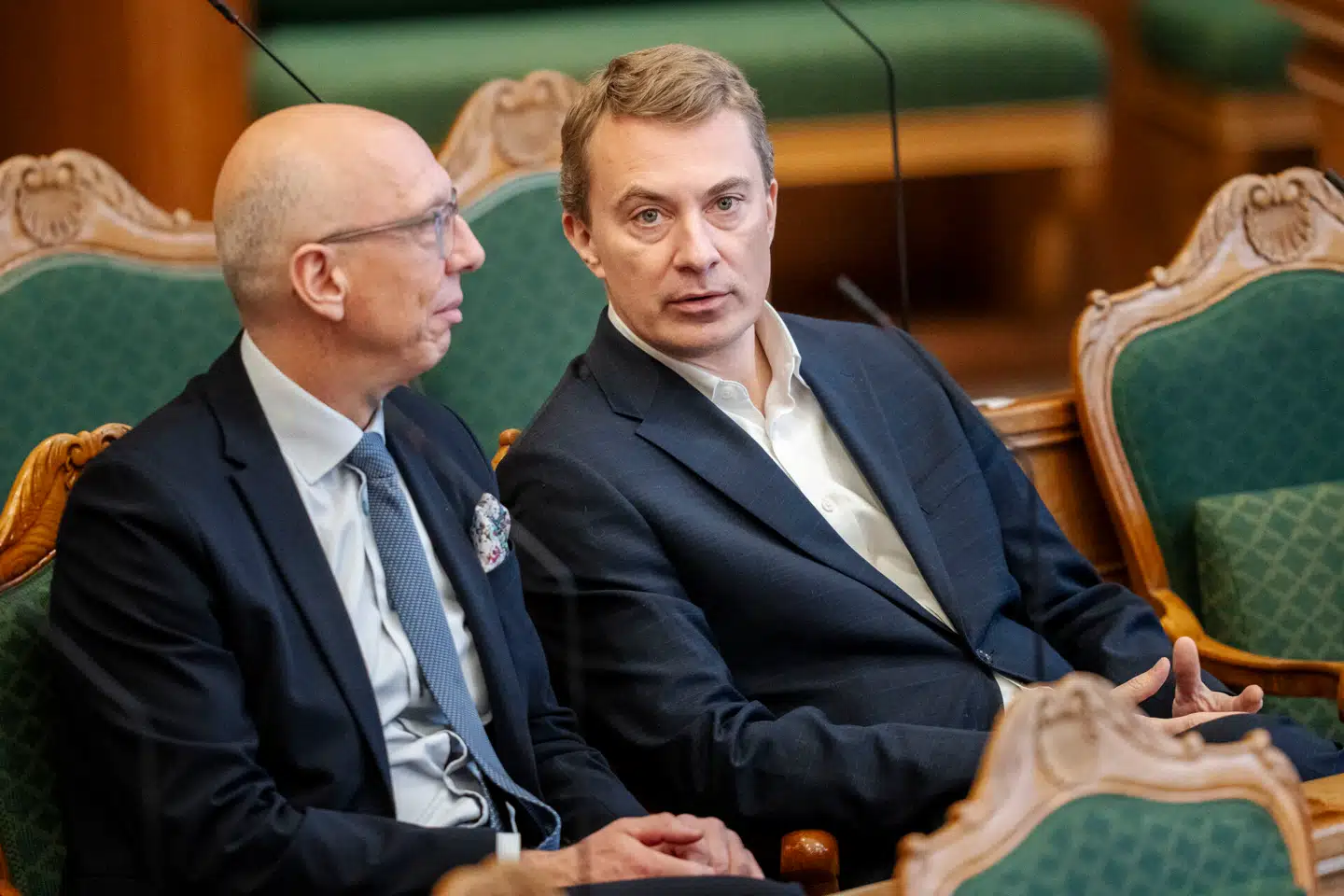 Morten Messerschmidt (DF) og Alex Ahrendtsen (DF) under møde i Folketingssalen med statsministerens spørgetime på Christiansborg, tirsdag den 10. december 2024.
