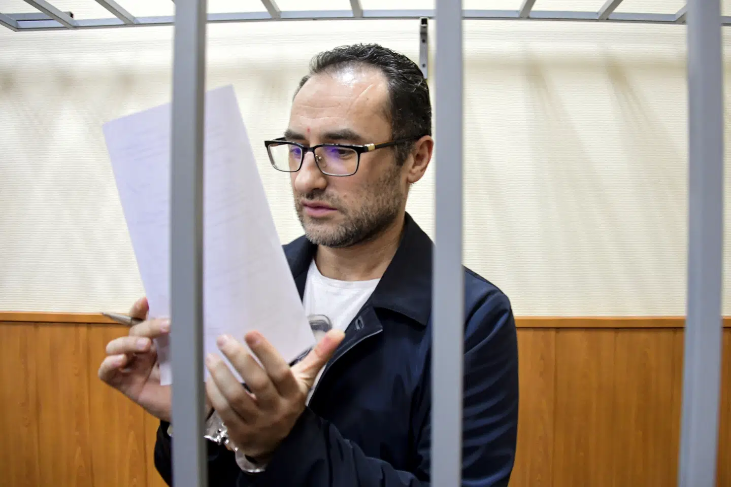 Eugene Spector i en retssal i Moskva den 20. februar 2020. Han er tirsdag blevet idømt 13 års fængsel for spionage, som lægges oveni en tidligere dom.