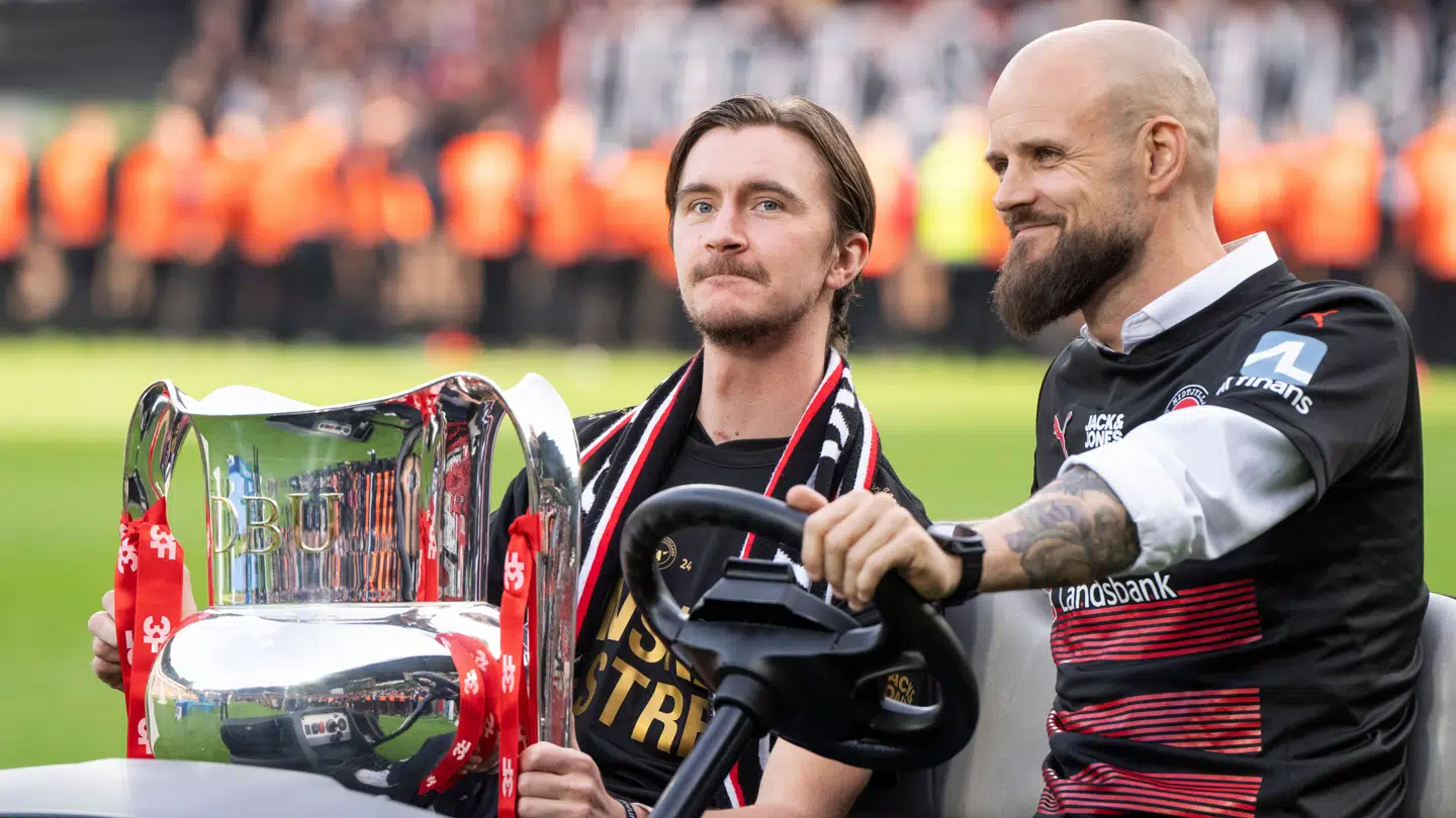 Kristoffer Olsson blev kørt på banen, da FCM vandt mesterskabet i maj.