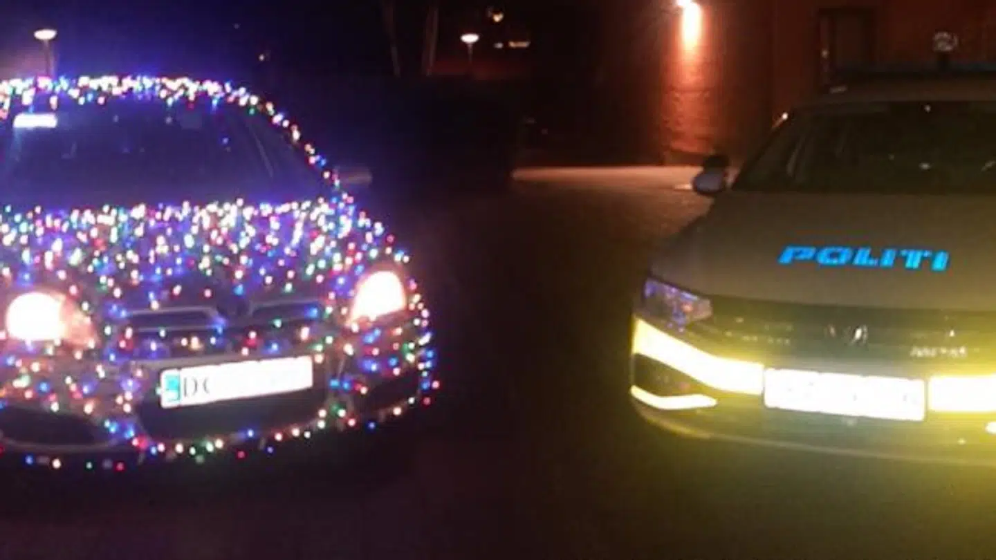 Billistens bil ved siden af betjentens.