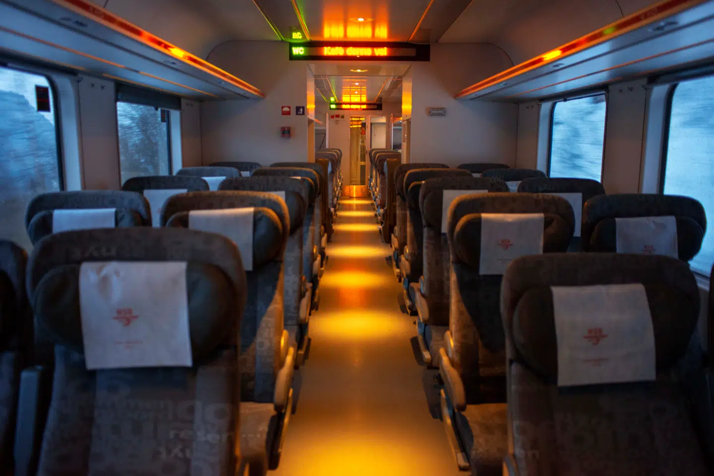 De norske tog har det meste af juledag hverken kunnet komme frem eller tilbage pga. en kommunikationsfejl.