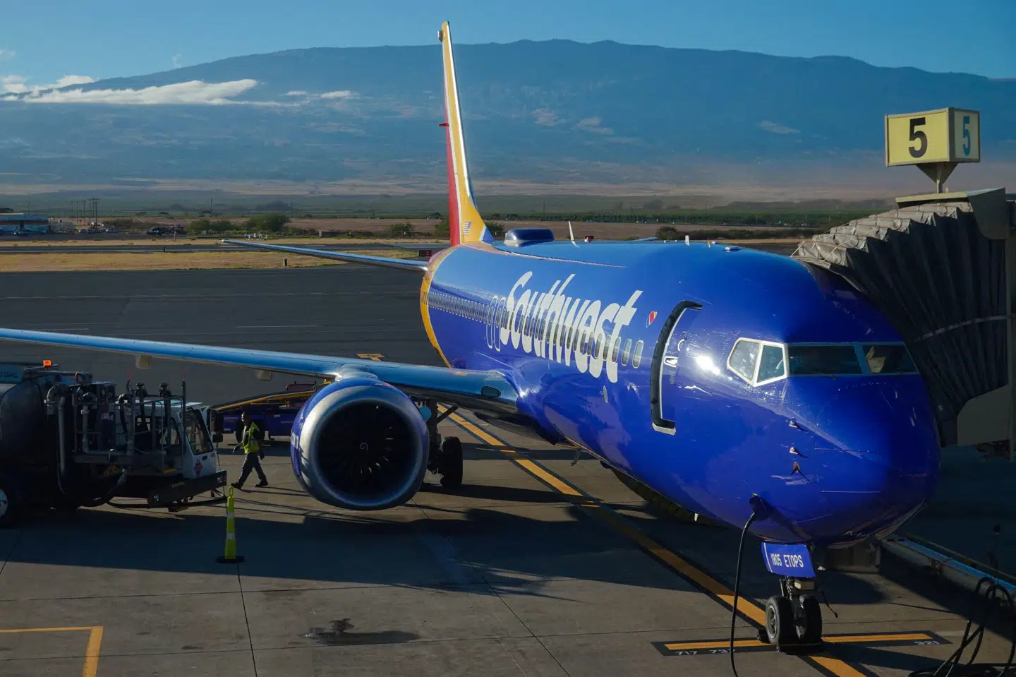 Det var her i lufthavnen på den hawaiianske ø Maui, at luftfartsselskabet United Airlines opdagede liget af en person i det rum, hvor flyets landingsstel kan trækkes op under flyvning. (Arkivfoto).