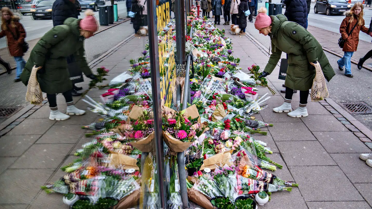 I dagene efter Mia Skadhauge Stevn forsvandt efter en bytur i Jomfru Ane Gade blev der lagt blomster Vesterbro.