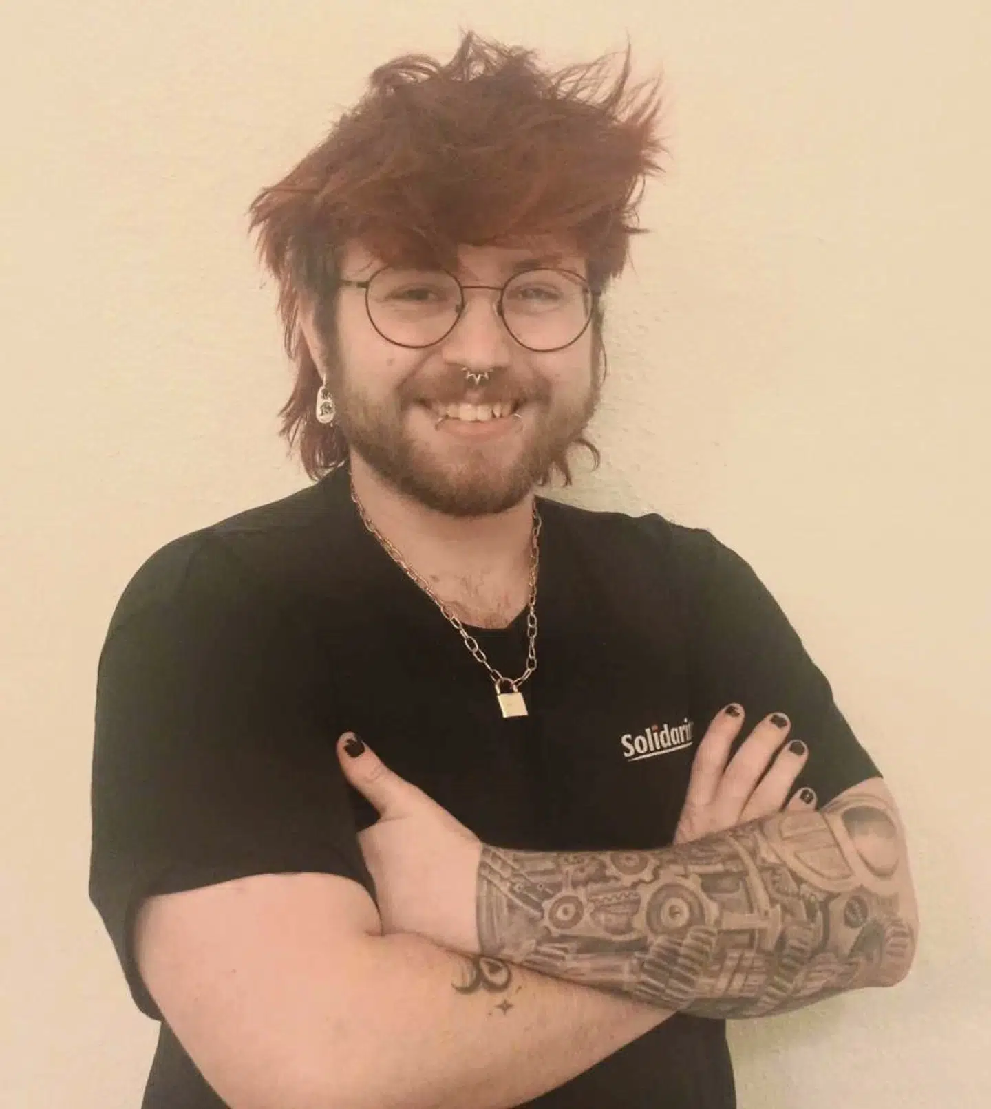 Christian Ivan Jacobsen er medlem af hovedbestyrelsen i Enhedslisten. Han fortsætter i Rødt Venstres ledelse, selvom protestgruppen er blevet stemplet som »partiskadelig« af et flertal på partiets ekstraordinære årsmøde.