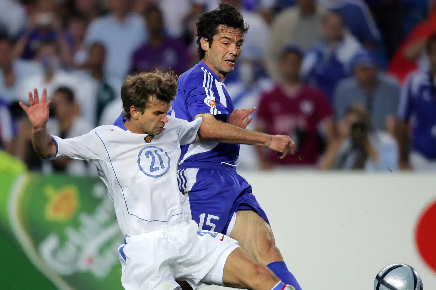 Aleksey Bugaev (i hvid trøje) var med ved EM i 2004, hvor han spillede to af russernes kampe.