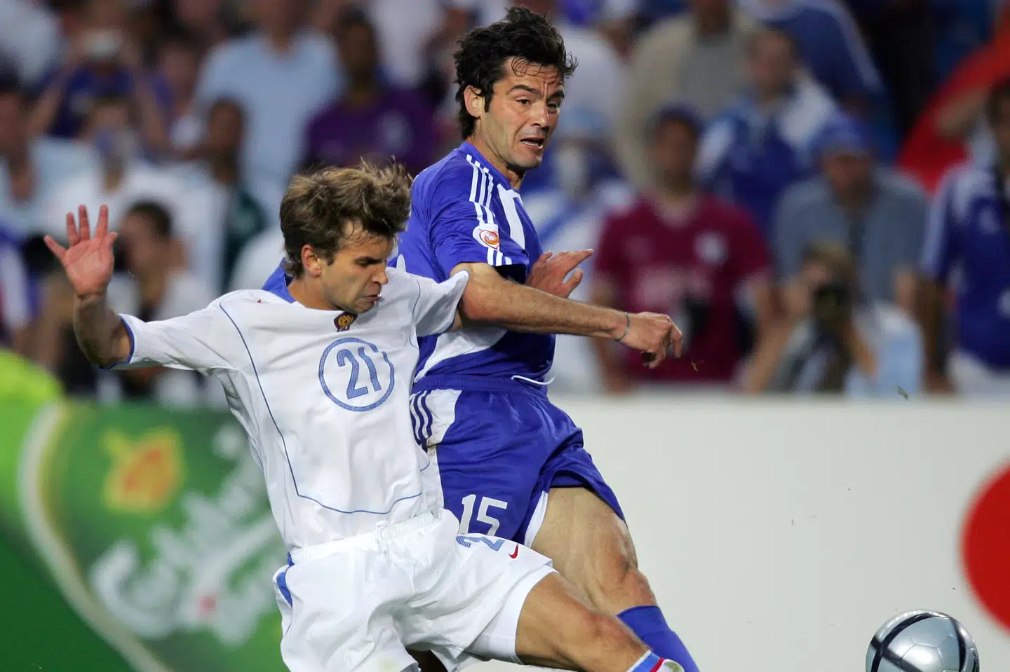 Aleksey Bugaev (i hvid trøje) var med ved EM i 2004, hvor han spillede to af russernes kampe.