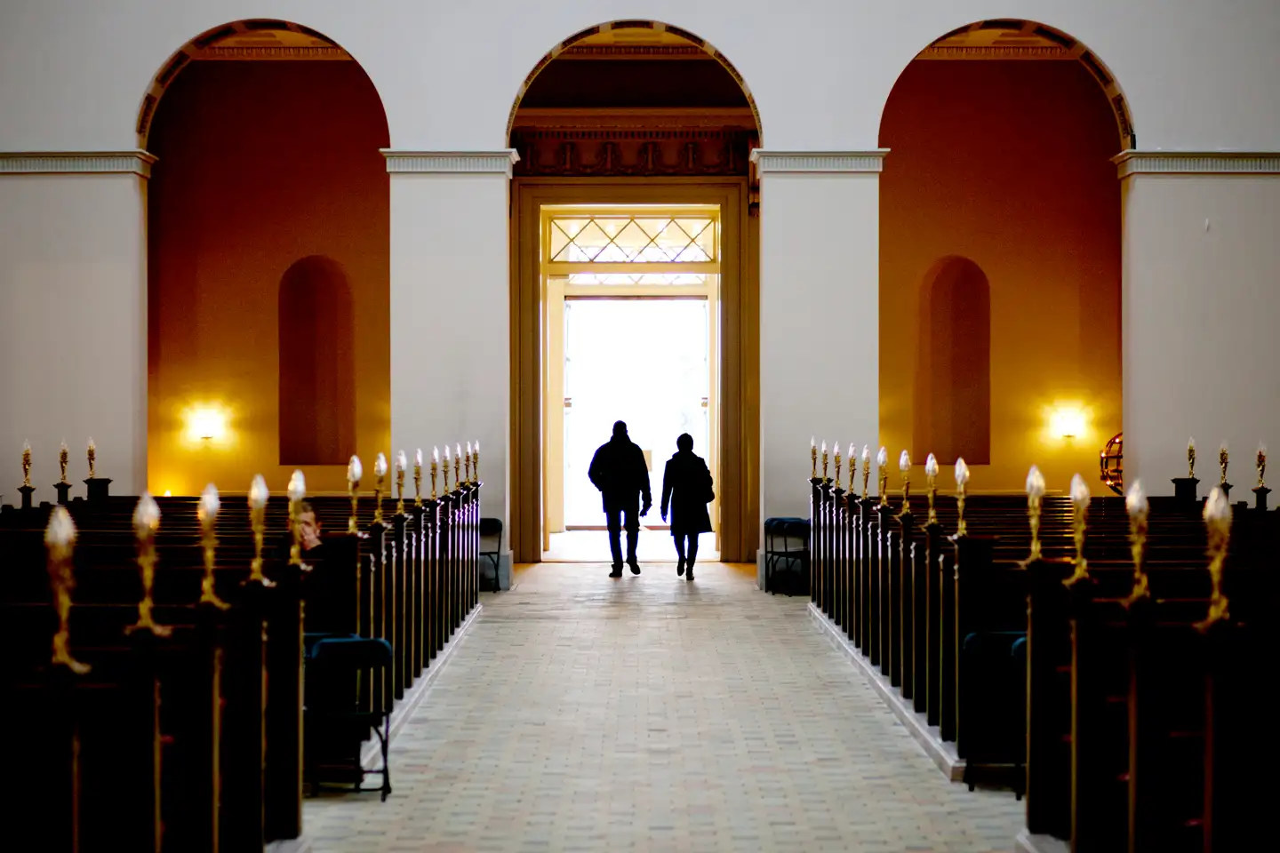 I Danmark kan vi se, hvordan religionens magt blander sig negativt i vores udvikling.