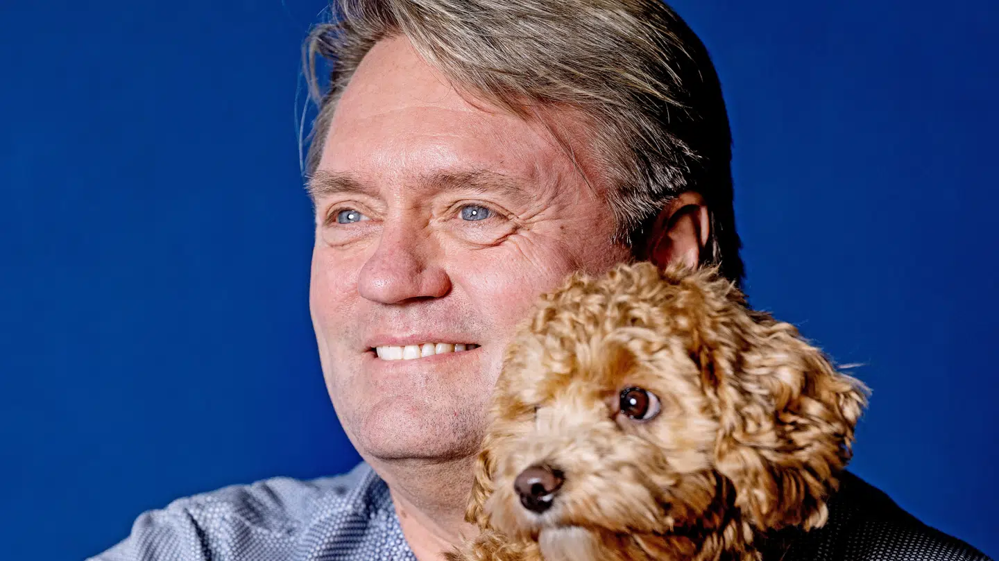 Johnny Hansen, forsanger og guitarist dansktop-bandet Kandis. Johnny bor i Hurup, hvor han altid har boet, sammen med hustruen Gitte Mortensen, sønnen Nicklas og hunden Bailey.