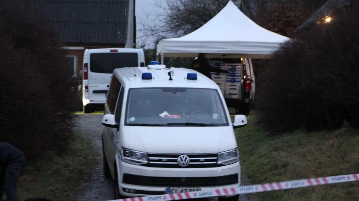 Politiet til stede i Gjern i forbindelse med drabet.