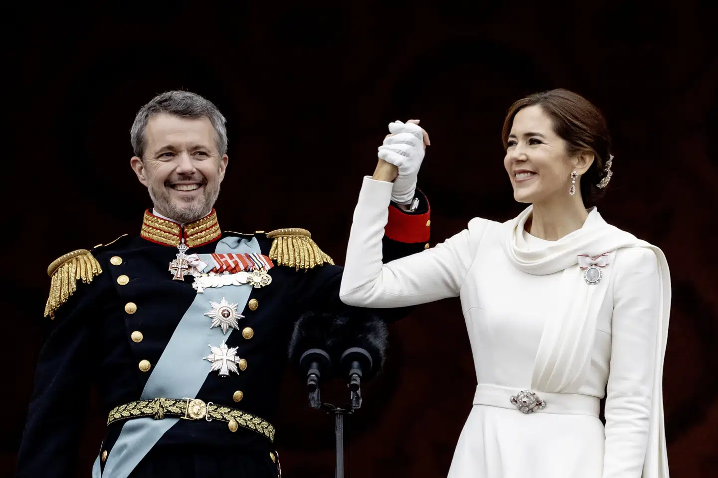 Dronning Mary har højst sandsynligt bidraget med inspiration til kong Frederiks nytårstale, vurderer politisk kommentator Hans Engell. Det er kongens første nytårstale siden tronskiftet, hvor Mary var med ham på balkonen på Christiansborg Slot. (Arkivfoto).