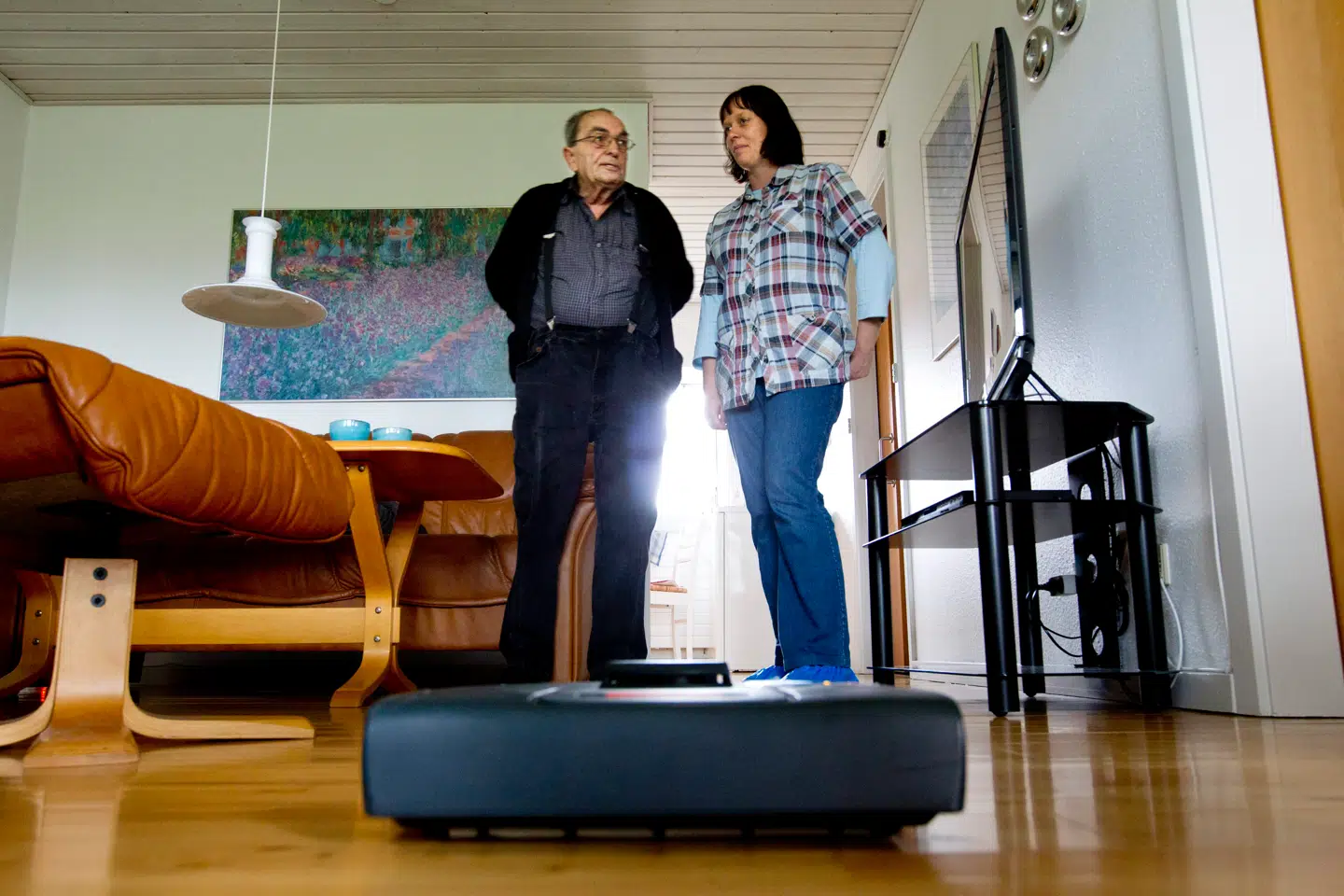 En række kommuner har indført robotstøvsugere i hjemmeplejen.