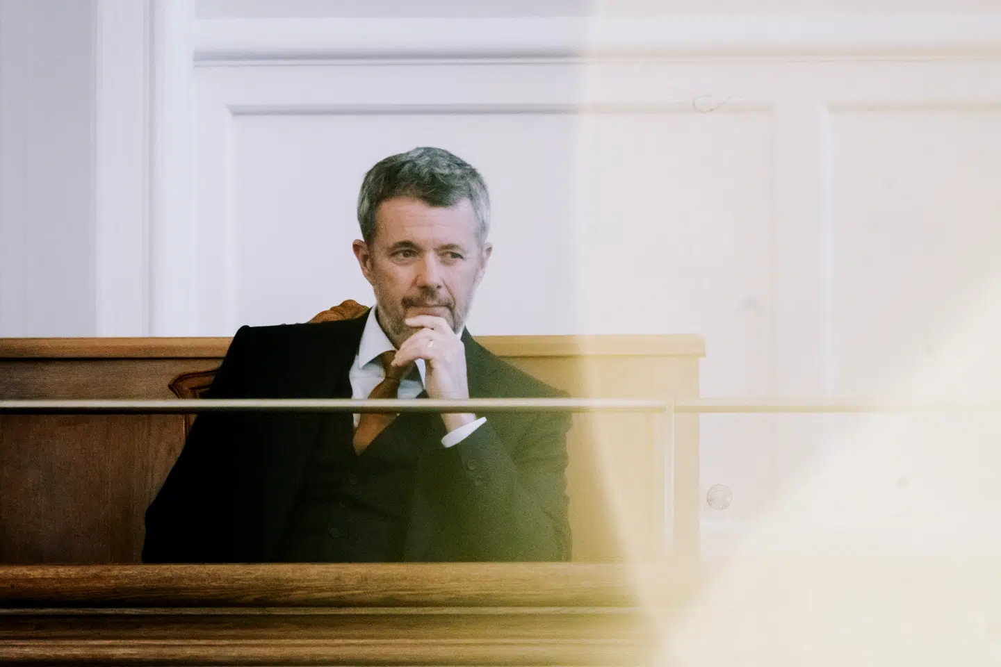 Kong Frederik ankommer til Christiansborg for at overvære åbningen af Folketinget.