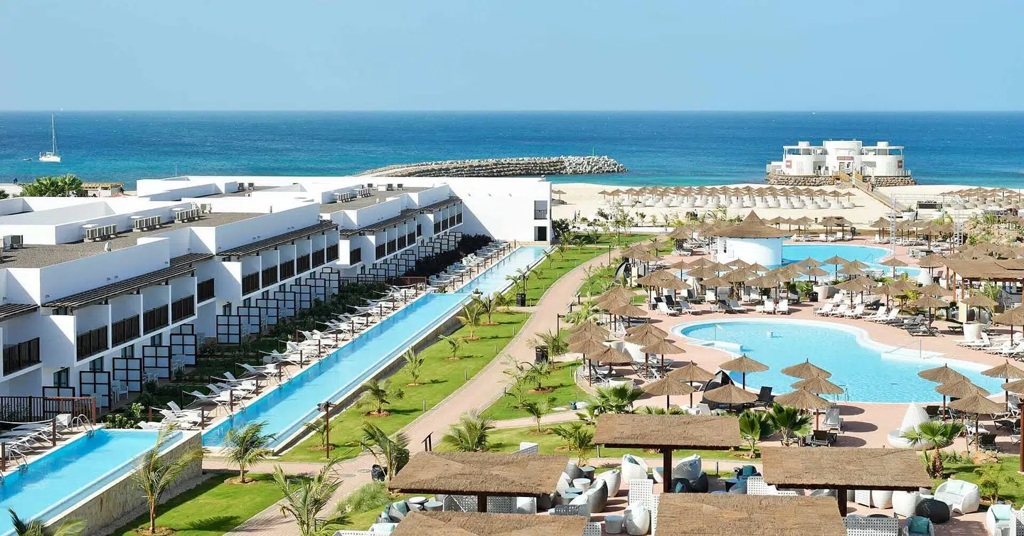 På det femstjernede hotel TUI Blue Cabo Verde mener Gitte Koefoed, at hun og flere andre er blevet syge af maden. Men det afviser TUI nu overfor B.T. Foto: TUI / PR