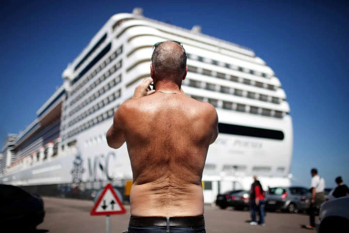 »For at begrænse luftforureningen har man oprettet miljøzoner i Københavns centrum og Frederiksberg Kommune, hvor dieselbiler uden partikelfilter ikke må køre. Men krydstogtskibene er der åbenbart ikke nogen regler for,« skriver Lone Andersen. Arkivfoto: Erik Refner.