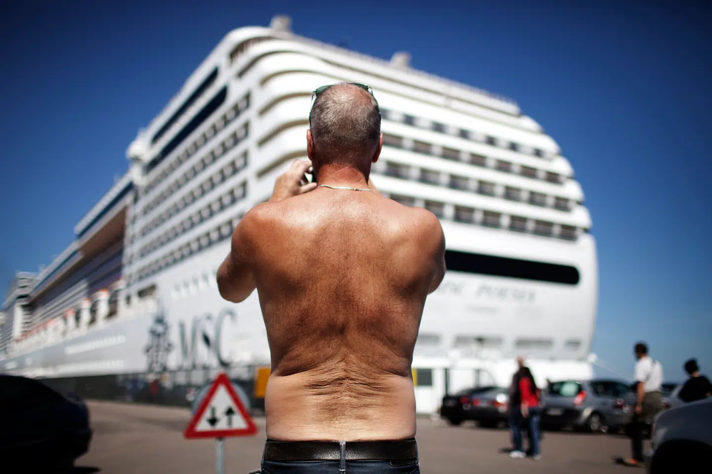 »For at begrænse luftforureningen har man oprettet miljøzoner i Københavns centrum og Frederiksberg Kommune, hvor dieselbiler uden partikelfilter ikke må køre. Men krydstogtskibene er der åbenbart ikke nogen regler for,« skriver Lone Andersen. Arkivfoto: Erik Refner.