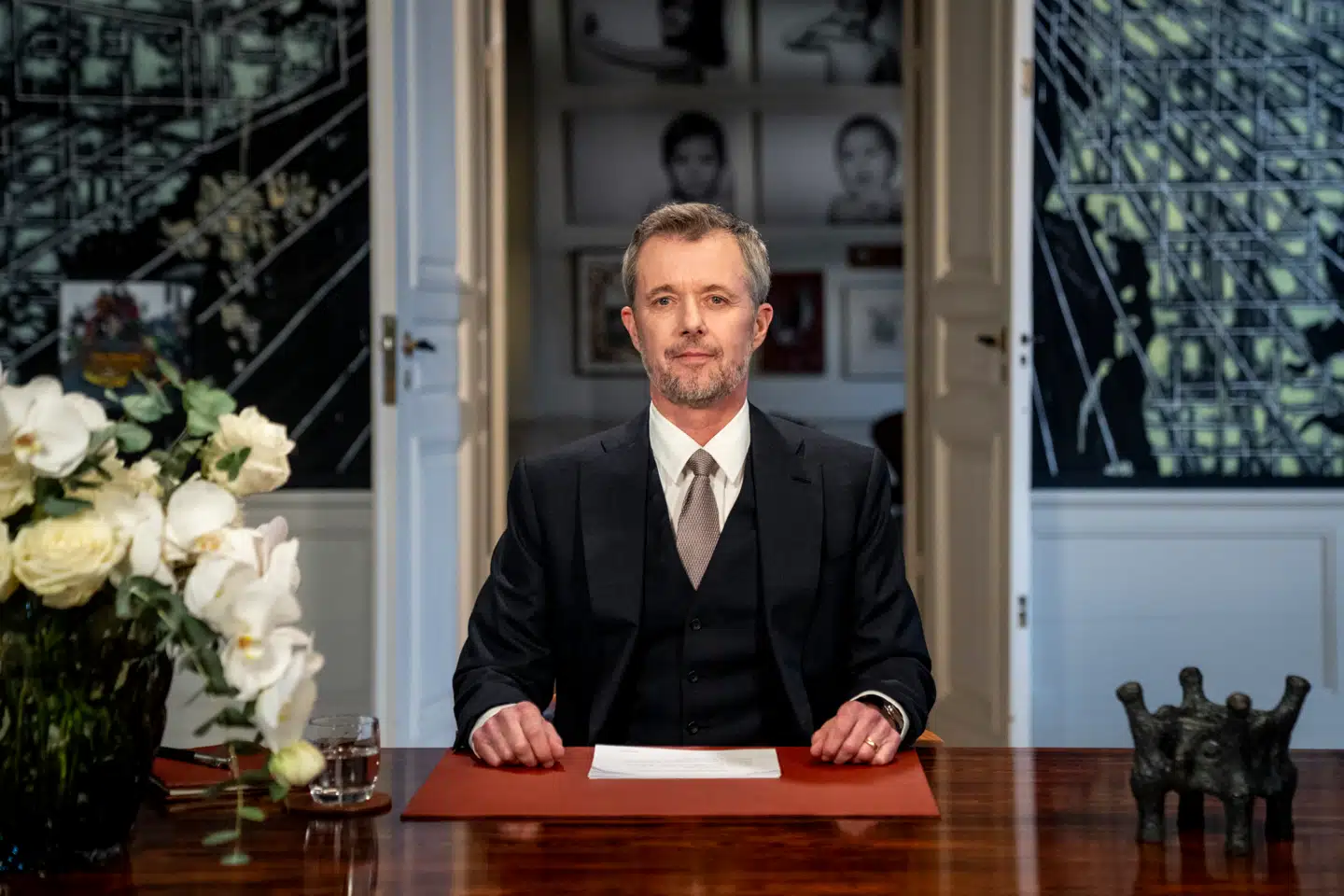 »Frederik talte om tilliden og medmenneskeligheden og samhørigheden. Alligevel stod værdierne ikke helt så skarpt, som når hans mor sagde dem,« skriver Rikke From.