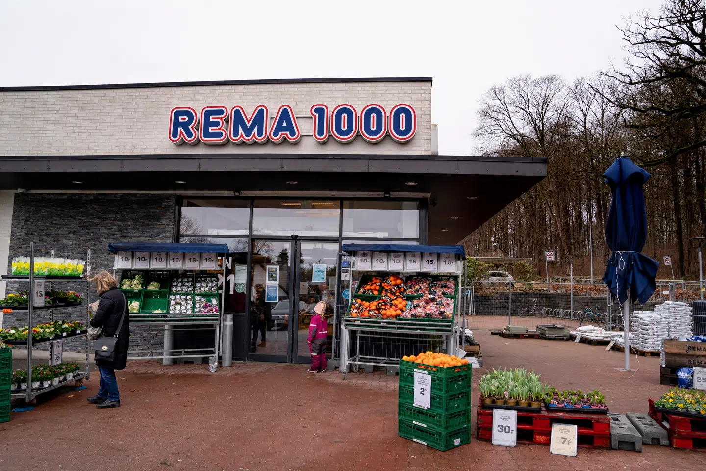 Her ses en af de mange butikker tilhørende Rema 1000.