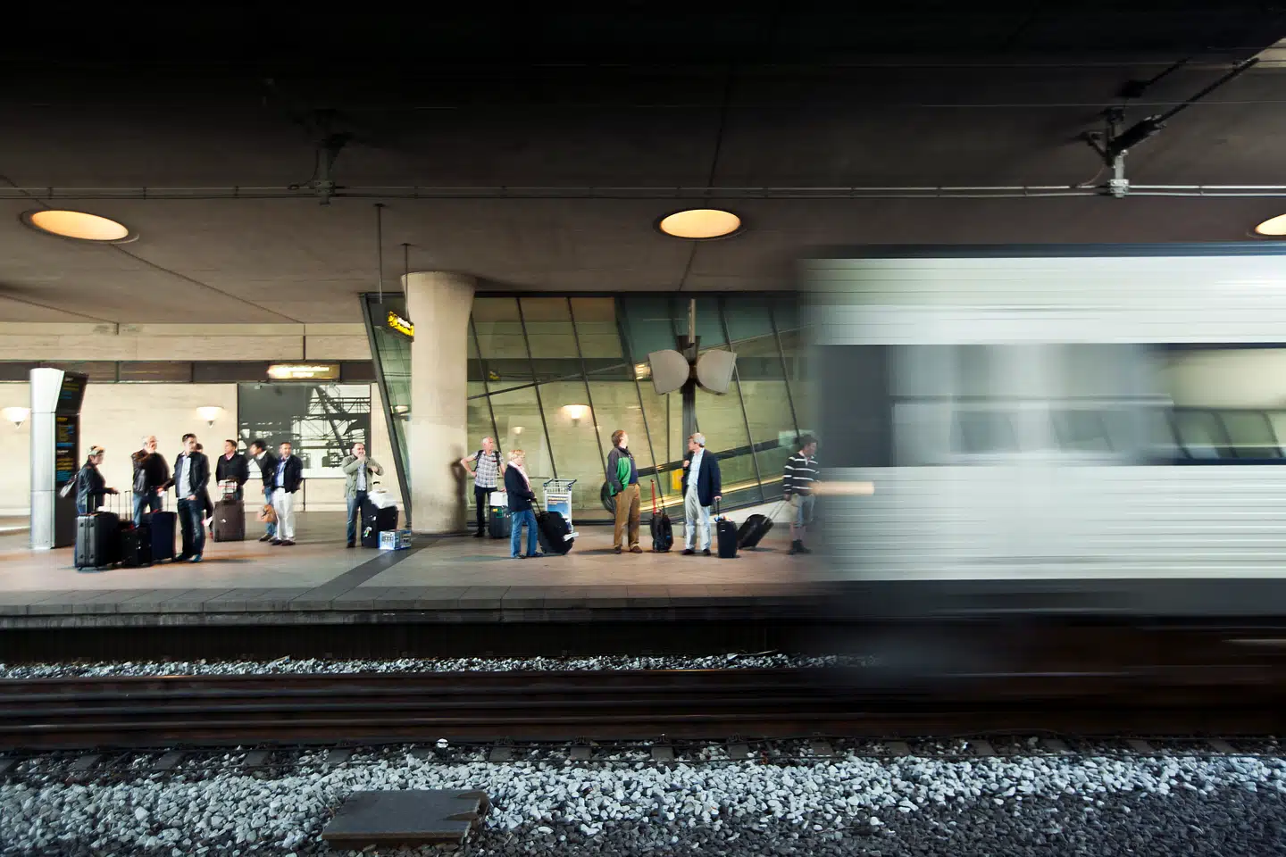 I fremtiden vil togpassagerer til og fra Københavns Lufthavn kunne stige på toget fra helt nye perroner.