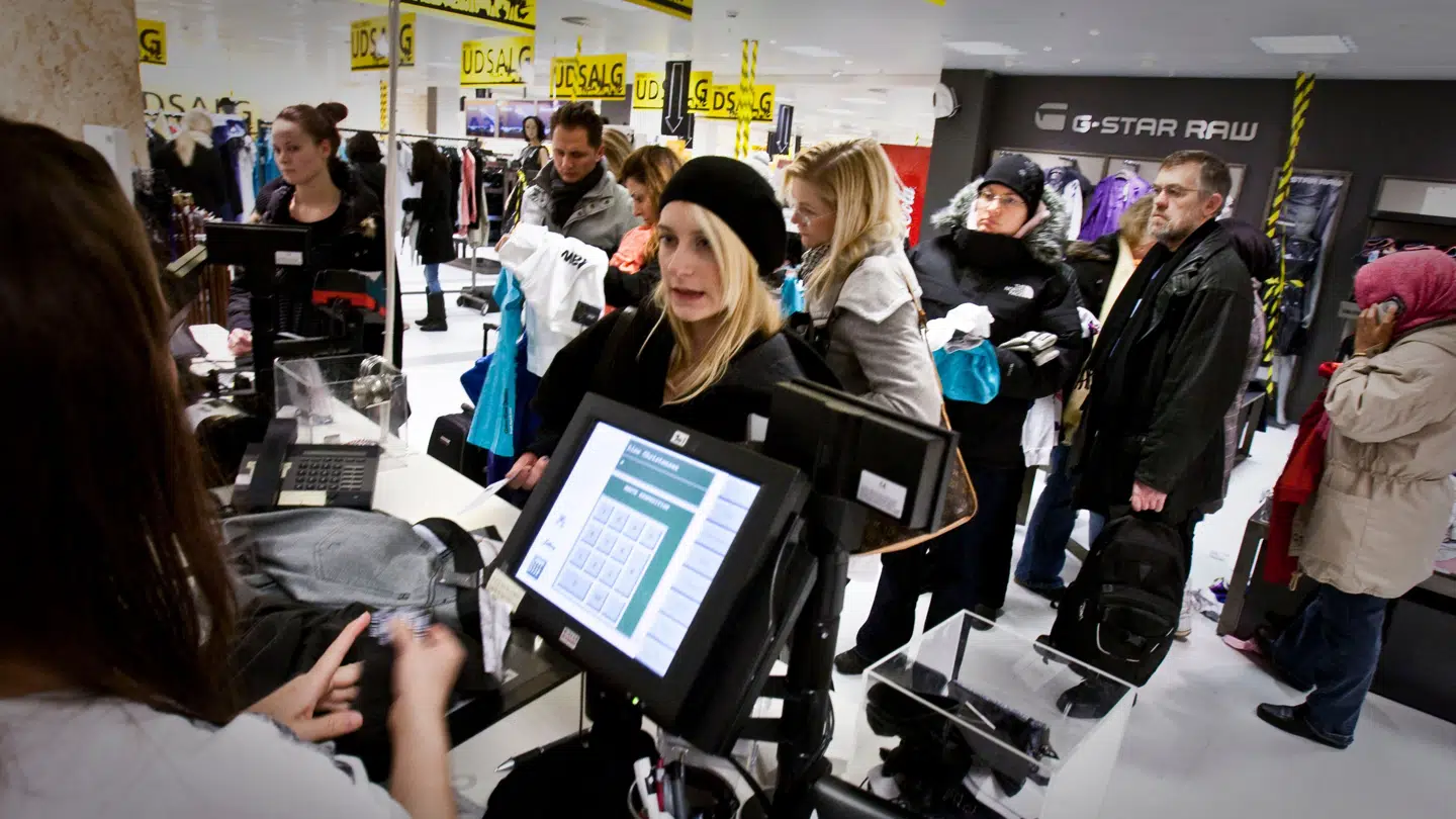 Her ses januarudsalget i fuld gang i en butik.