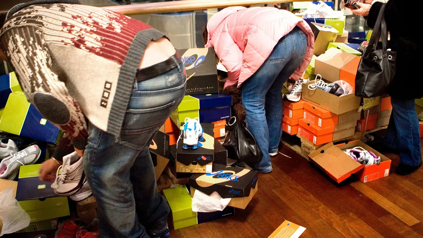 (Arkiv) Der er enorm interesse for sneakers, løbesko og hjemmesko i år.