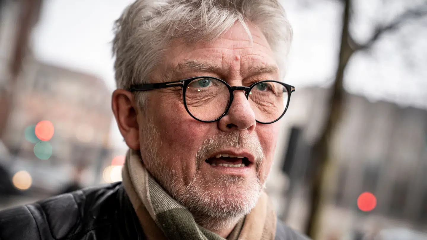 SFs grønlandsordfører, Karsten Hønge, oplyser, at partiet "selvfølgelig støtter Grønlands ret til selvstændighed."