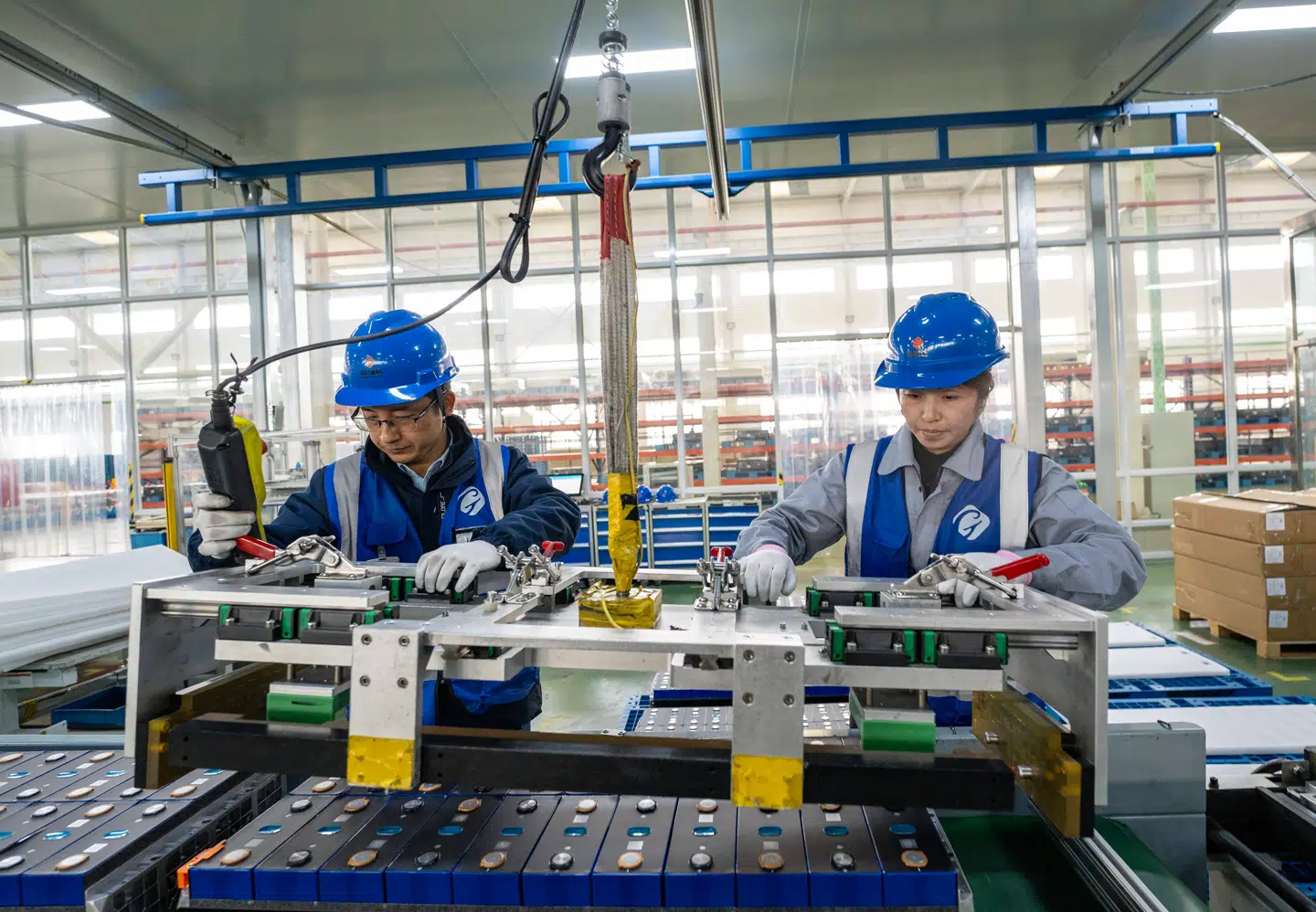 Kina sidder på store forekomster af afgørende vigtige ingredienser til produktionen af batterier samt på teknologien til det. Nu lægger regeringen op til nye eksportbegrænsninger som modtræk til vestlige handelssanktioner mod landet.