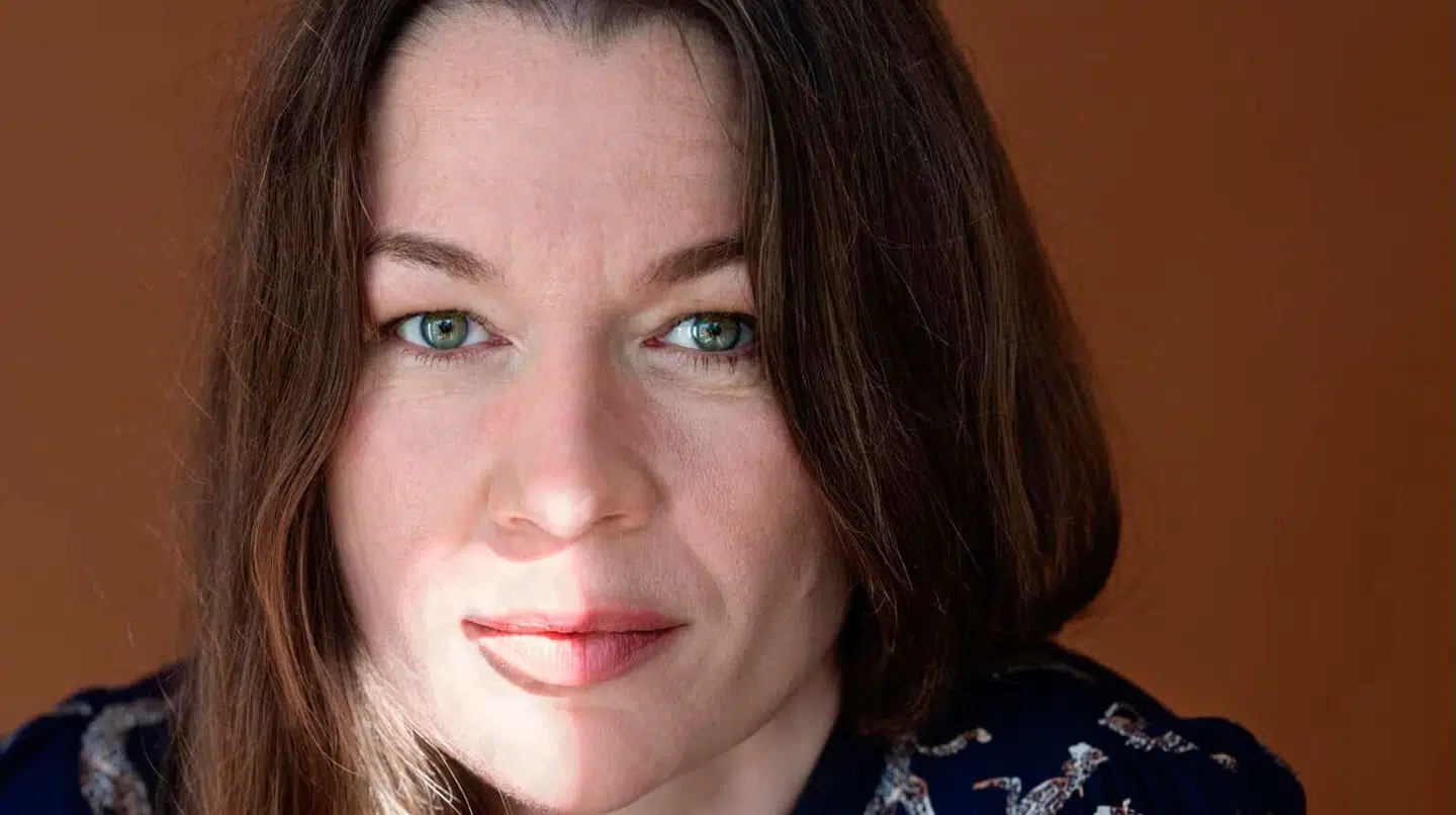 Anne-Helene Merkelsens debutroman, »Uden egentlig at ville det«, udspiller sig dels på Amager og dels på Christianshavn.