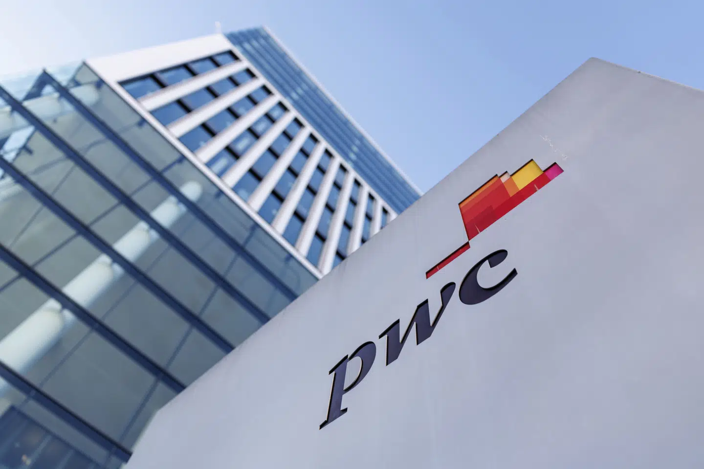 Revisionsgiganten PricewaterhouseCoopers (PwC) blev i 2024 dømt til at skulle betale knap 105 millioner kroner i erstatning i civilt søgsmål. Billedet er fra München i Tyskland. (Arkivfoto).