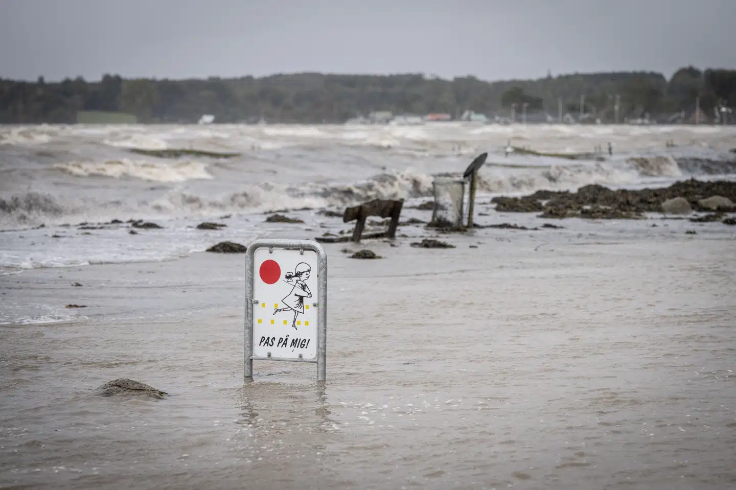 Forhøjet vandstand giver risiko for oversvømmelser og skader. Her er det i området ved Binderup Strand i 2023. (Arkivfoto).