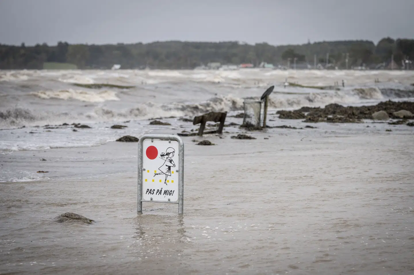 Forhøjet vandstand giver risiko for oversvømmelser og skader. Her er det i området ved Binderup Strand i 2023. (Arkivfoto).