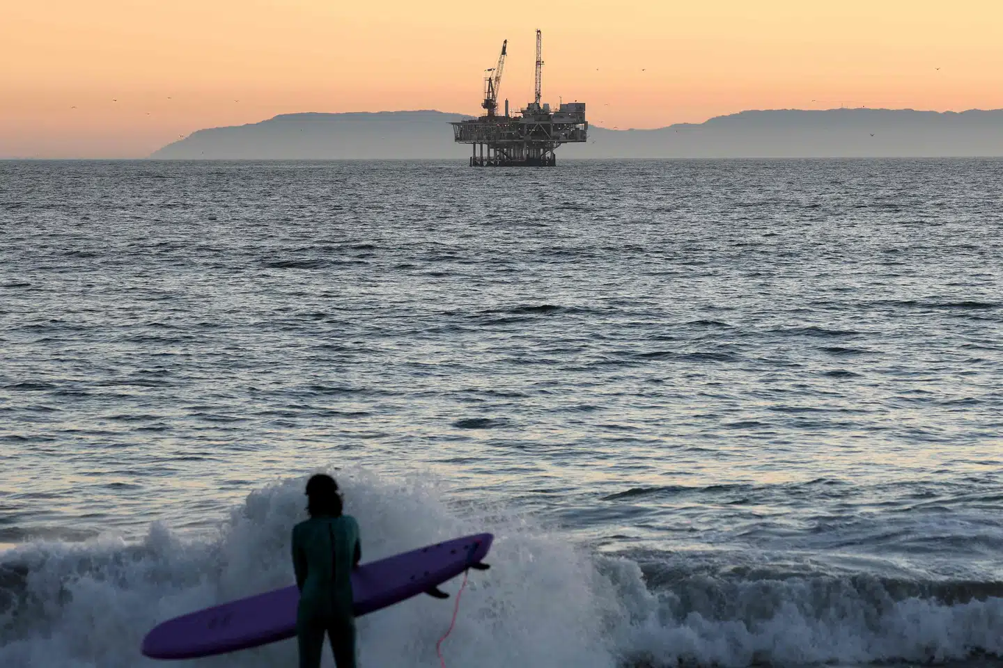 Boreplatformen "Esther" ud for Seal Beach i Californien den 5. januar 2025. I 11. time sætter Biden stopper for en lang række offshoreboringer. Snart er demokraten fortid som præsident. (Arkivfoto).
